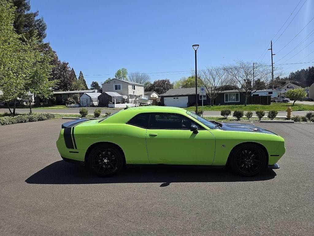 2015 Dodge Challenger R/T Scat Pack Shaker