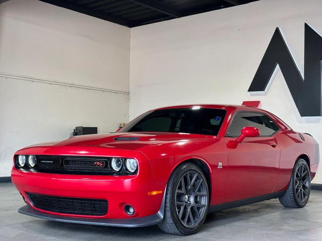 2016 Dodge Challenger 392 Hemi Scat Pack Shaker