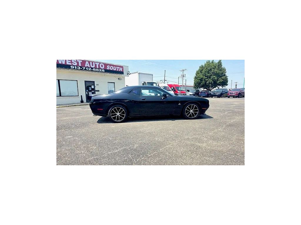 2016 Dodge Challenger 392 Hemi Scat Pack Shaker