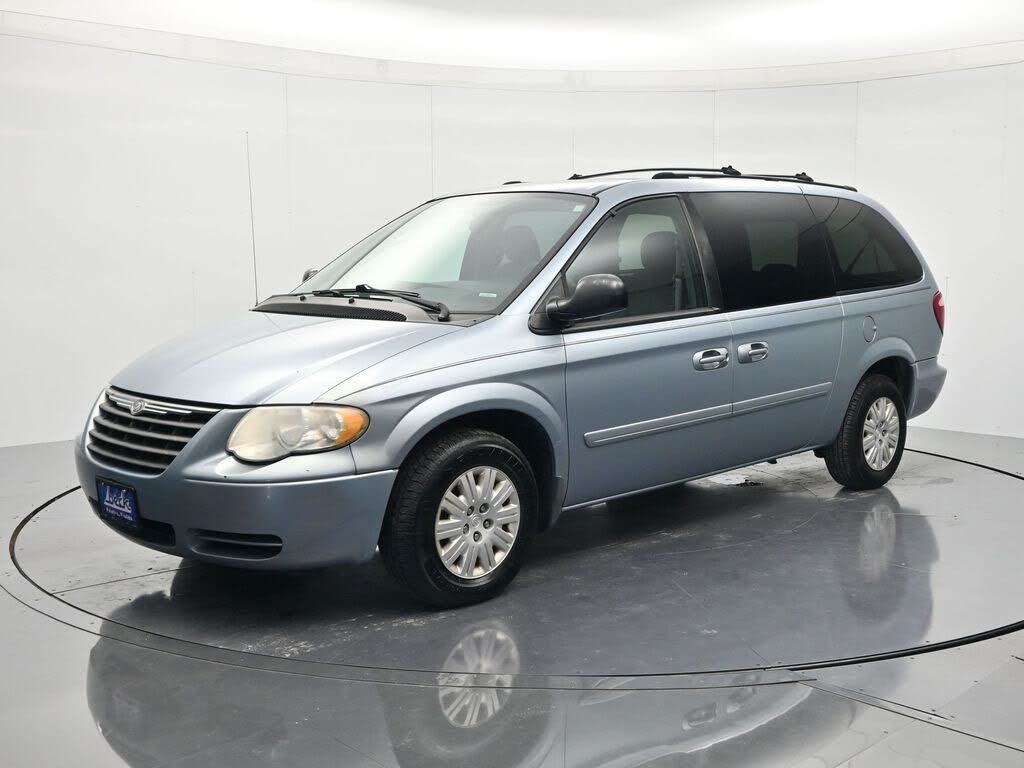 2005 Chrysler Town and Country LX