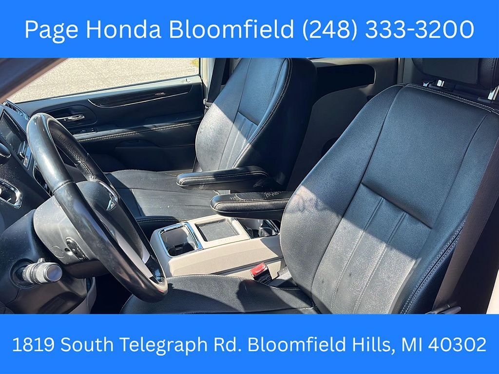 2016 Chrysler Town & Country Touring