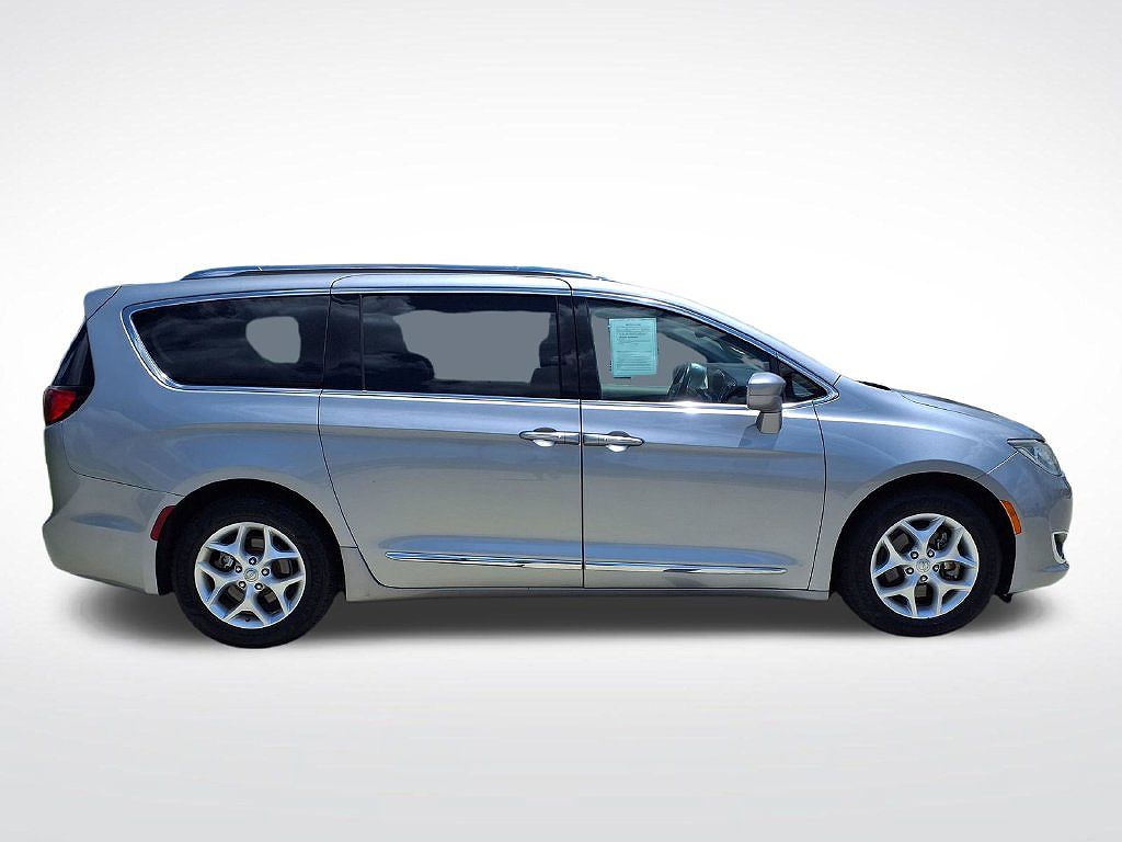 2020 Chrysler Pacifica Touring L