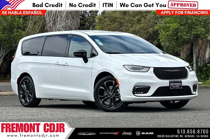 2026 Chrysler Pacifica Select
