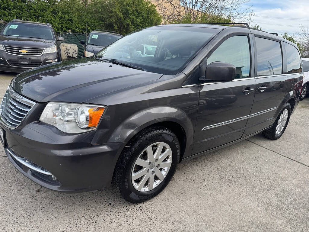 2016 Chrysler Town and Country Touring