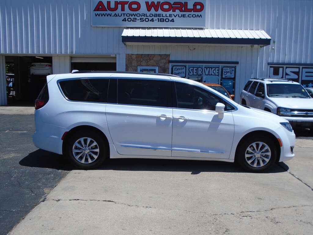 2017 Chrysler Pacifica Touring Plus