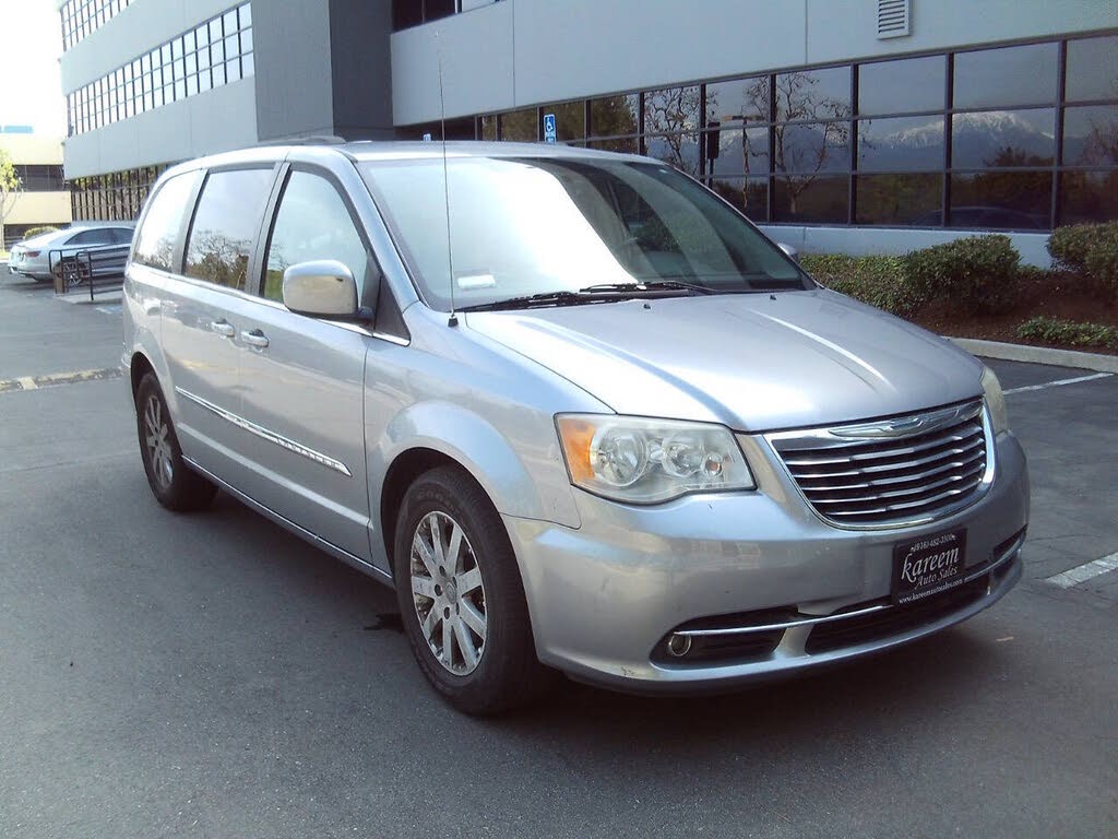 2013 Chrysler Town and Country Touring