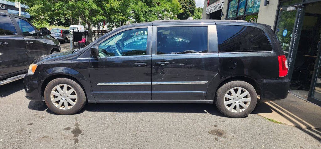 2013 Chrysler Town and Country Touring