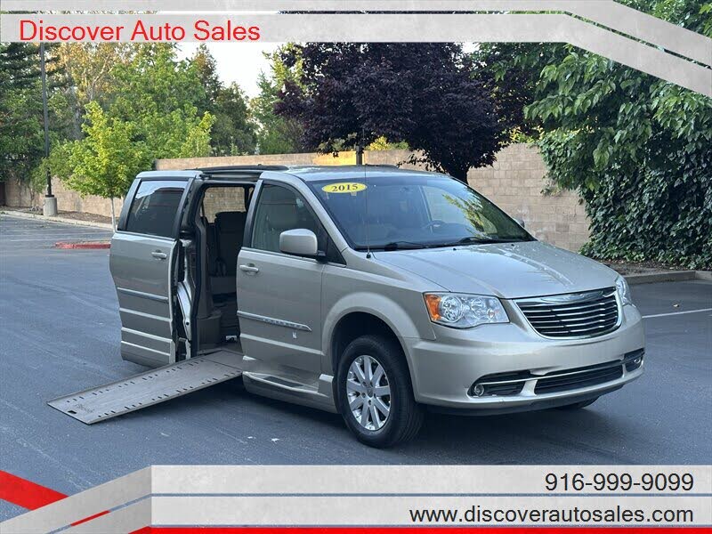 2015 Chrysler Town and Country Touring