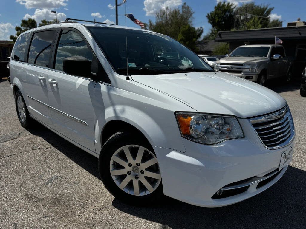 2016 Chrysler Town and Country Touring