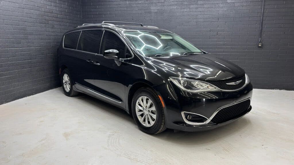 2017 Chrysler Pacifica Touring Plus