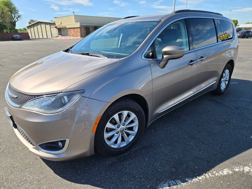 2017 Chrysler Pacifica Touring Plus