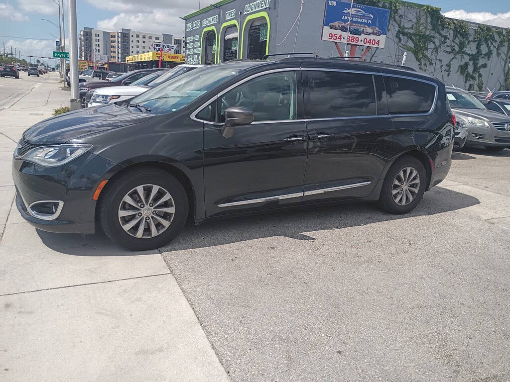 2017 Chrysler Pacifica Touring-L