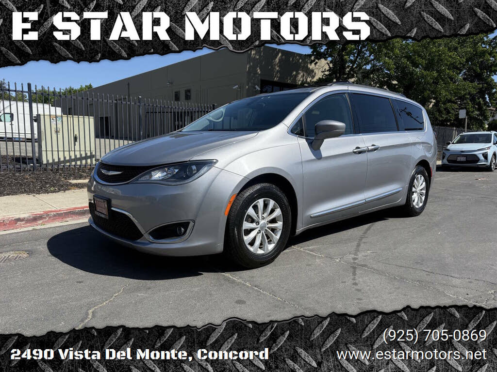2017 Chrysler Pacifica Touring-L