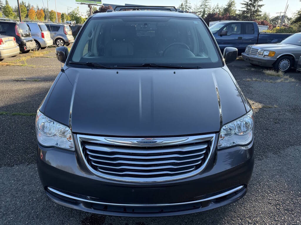 2016 Chrysler Town and Country Touring