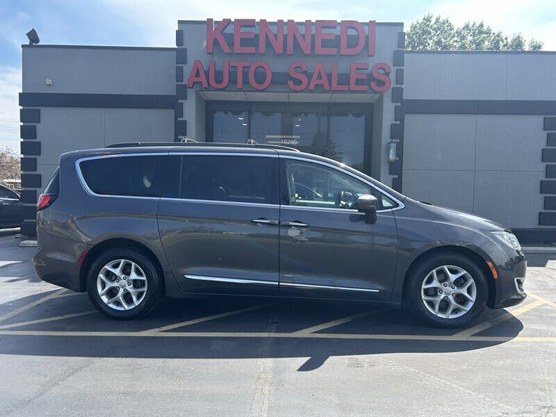 2017 Chrysler Pacifica Touring Plus