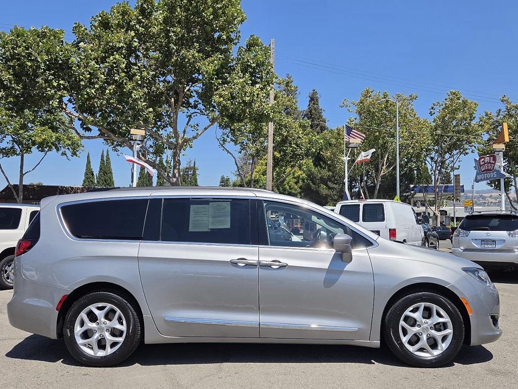 2017 Chrysler Pacifica Touring Plus