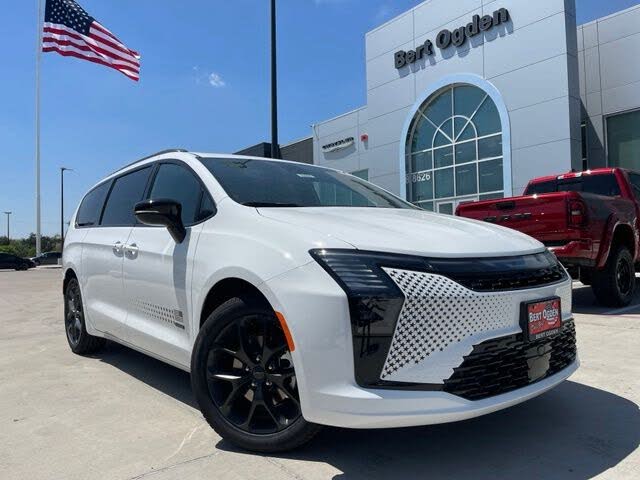 2027 Chrysler Pacifica Select