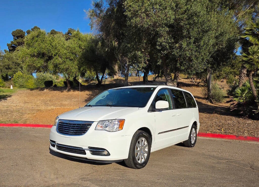 2016 Chrysler Town and Country Touring