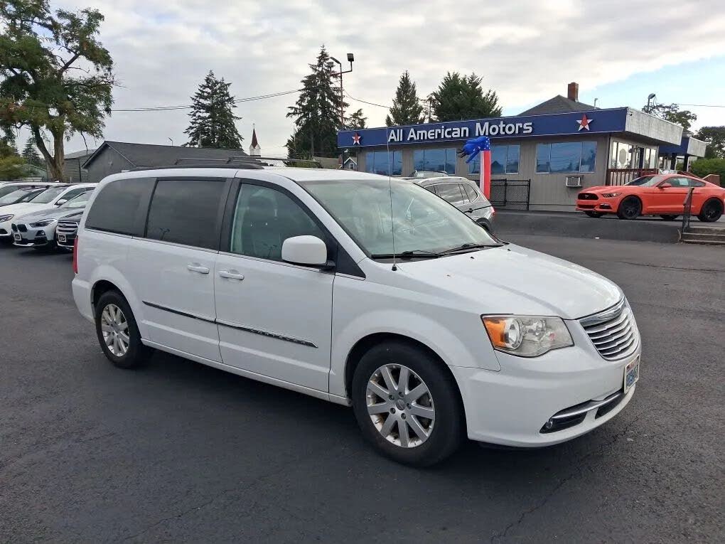 2016 Chrysler Town & Country Touring