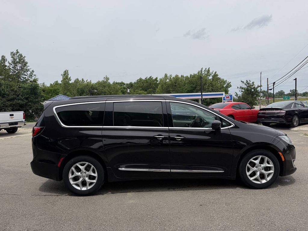 2017 Chrysler Pacifica Touring Plus