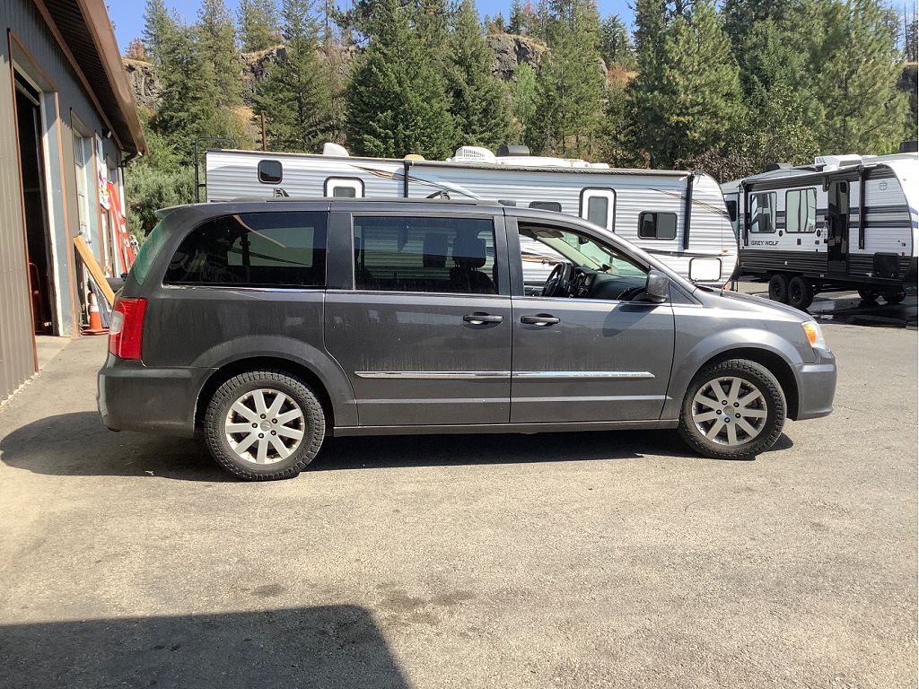 2016 Chrysler Town & Country Touring