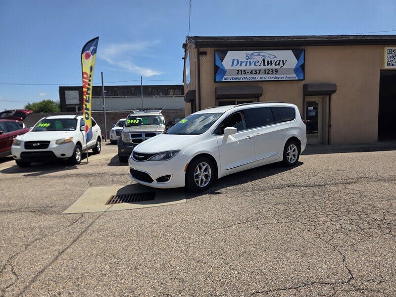 2017 Chrysler Pacifica Touring-L