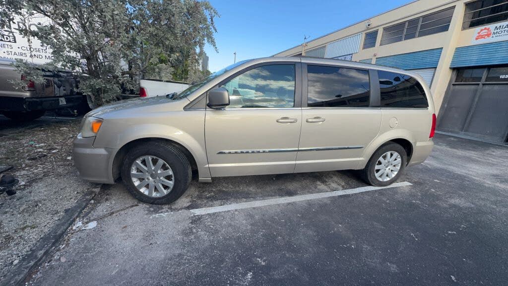 2014 Chrysler Town and Country Touring