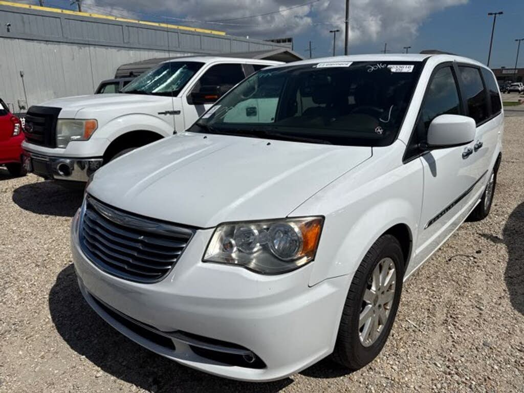 2016 Chrysler Town and Country Touring