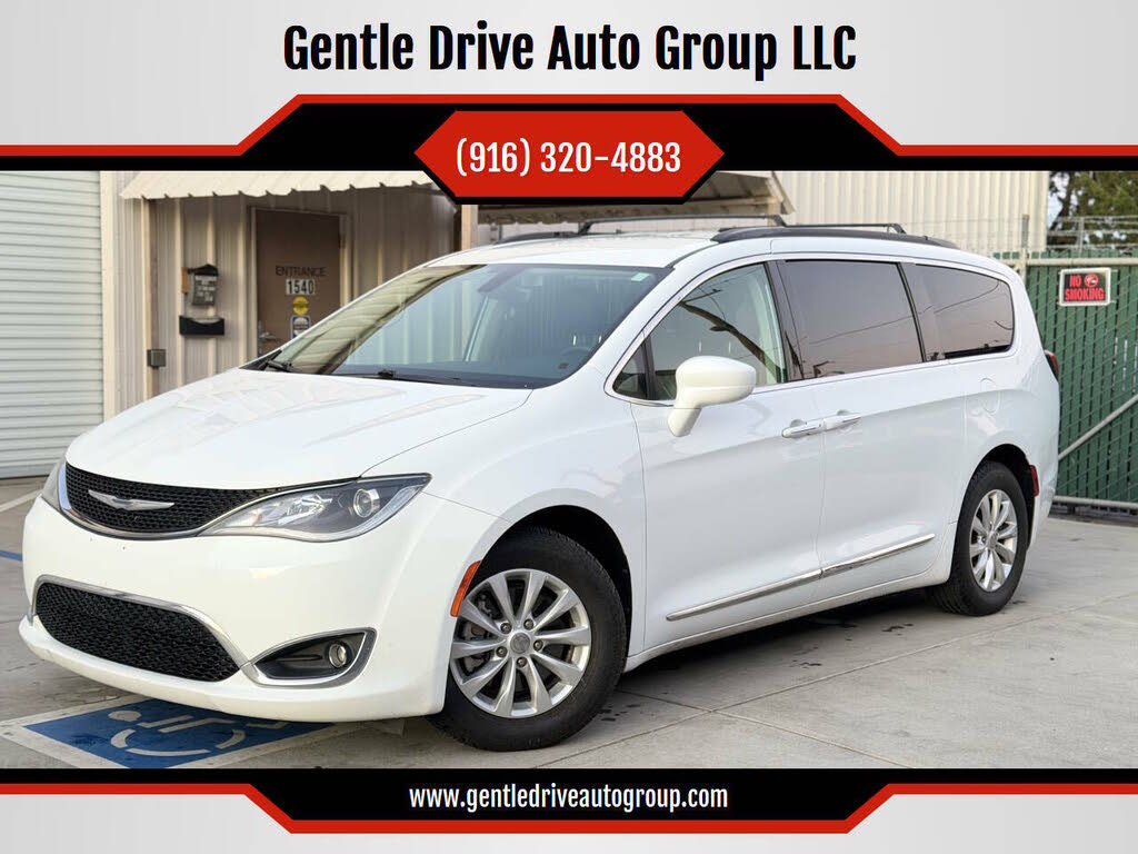 2017 Chrysler Pacifica Touring-L