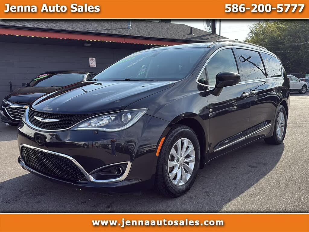 2017 Chrysler Pacifica Touring Plus