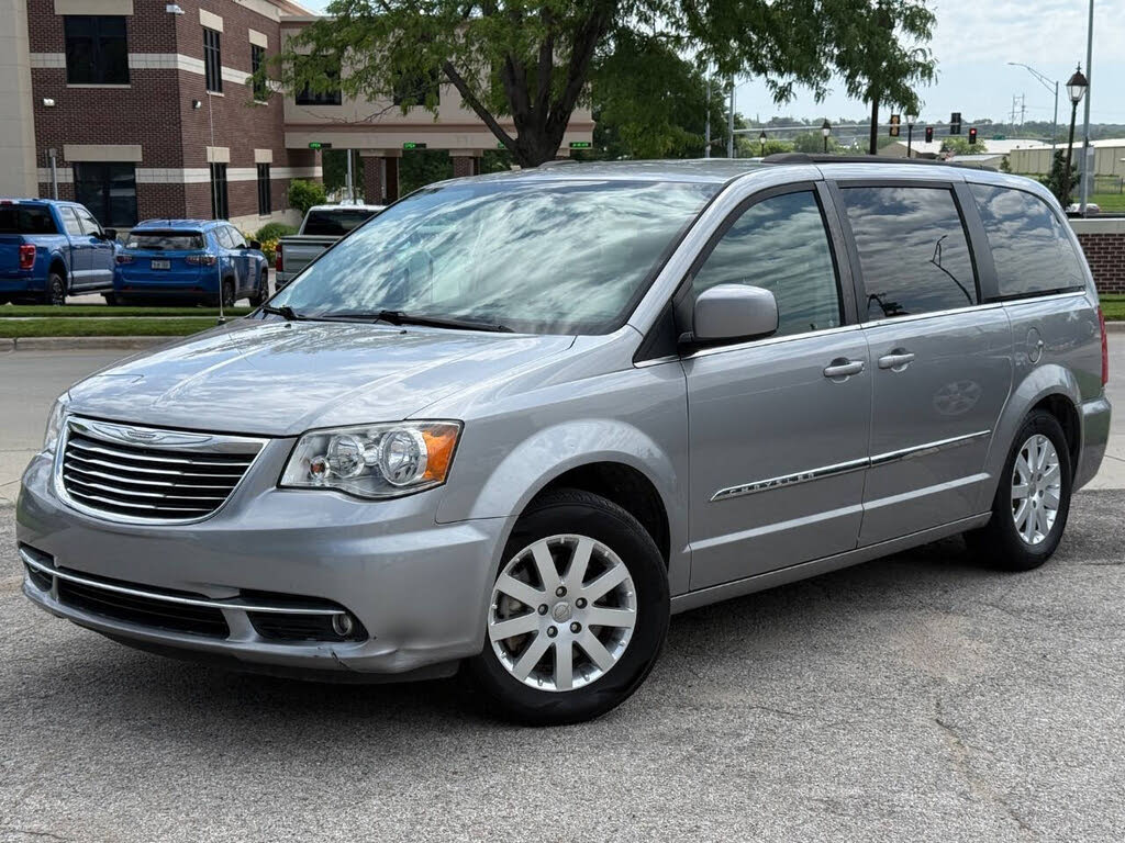 2016 Chrysler Town and Country Touring