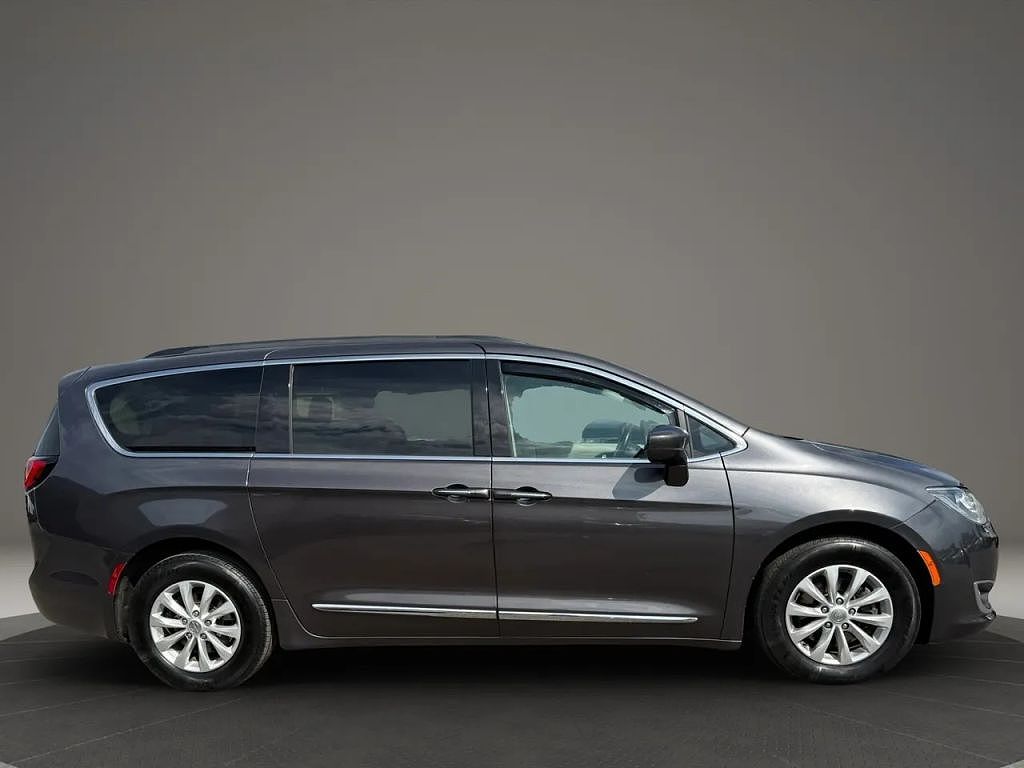 2017 Chrysler Pacifica Touring Plus