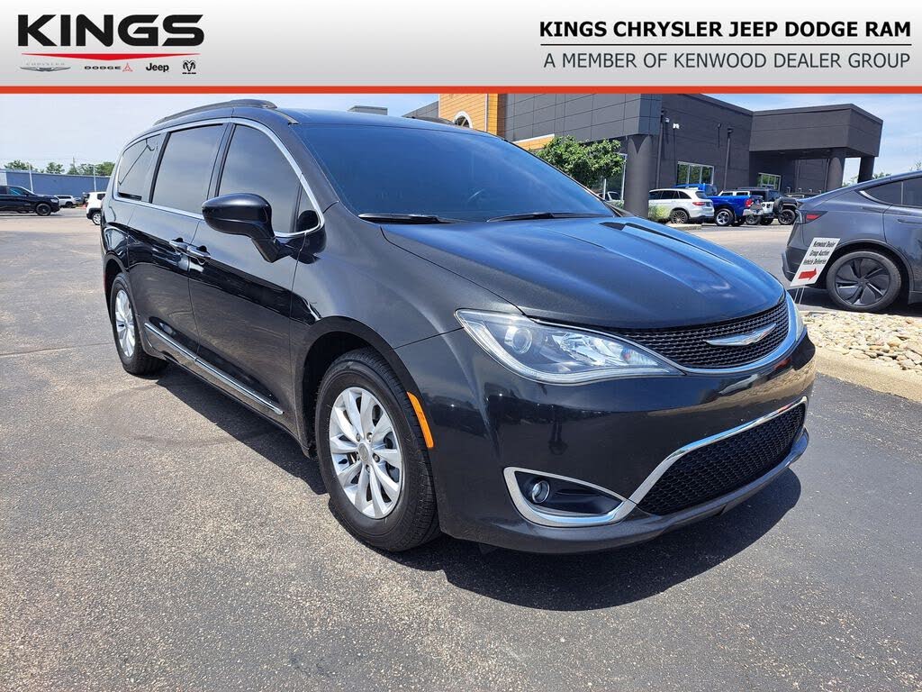 2017 Chrysler Pacifica Touring Plus