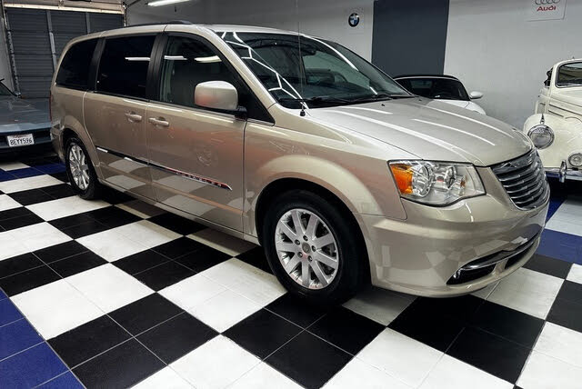 2013 Chrysler Town & Country Touring