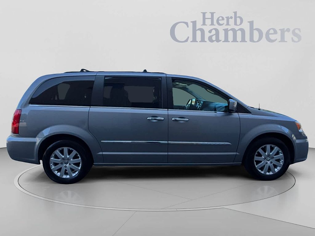 2016 Chrysler Town & Country Touring