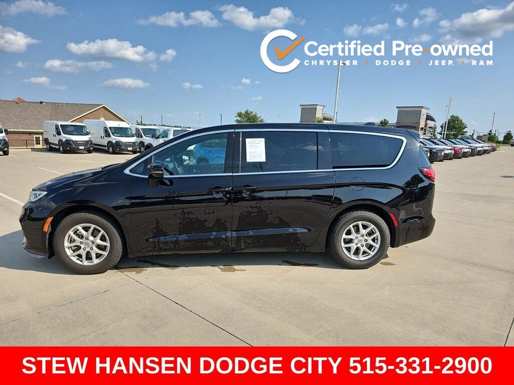 2025 Chrysler Pacifica Select