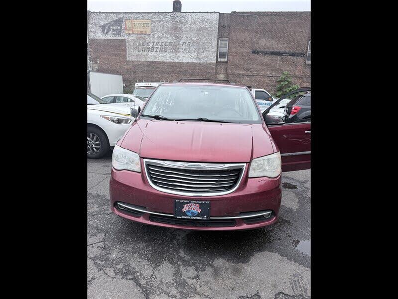 2012 Chrysler Town and Country Touring-L