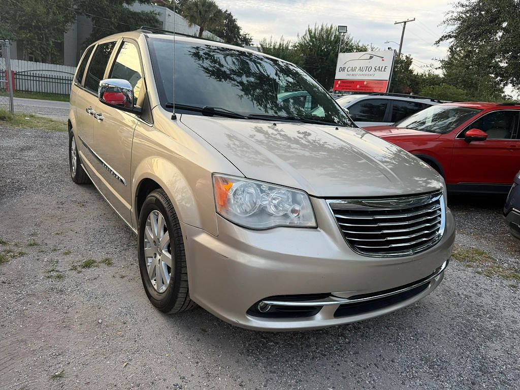 2012 Chrysler Town and Country Touring-L