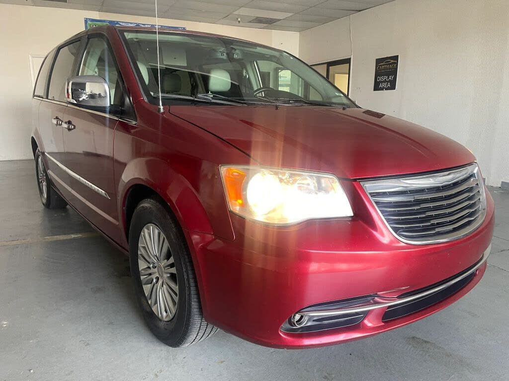 2013 Chrysler Town and Country Touring-L