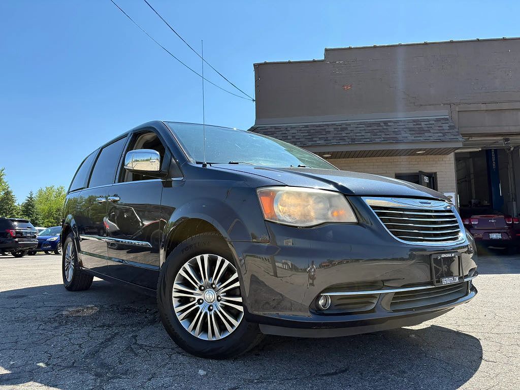 2014 Chrysler Town & Country Touring-L