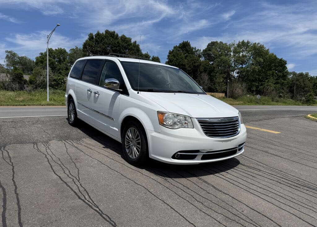 2014 Chrysler Town & Country Touring-L