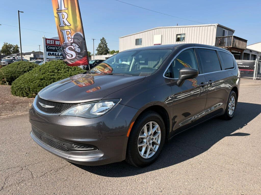 2021 Chrysler Voyager LX