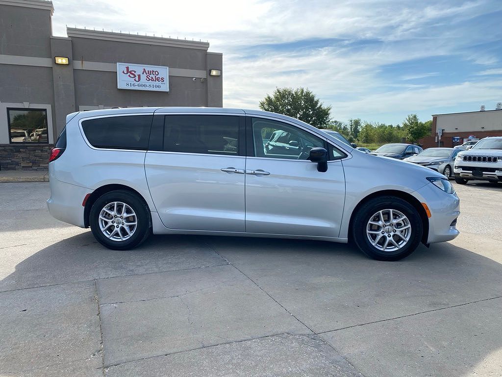 2024 Chrysler Voyager LX Fleet