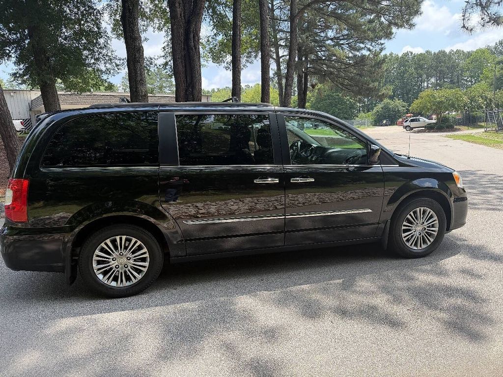 2014 Chrysler Town & Country Touring-L