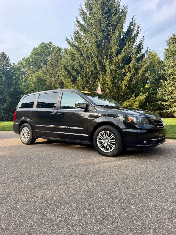 2015 Chrysler Town and Country Touring-L