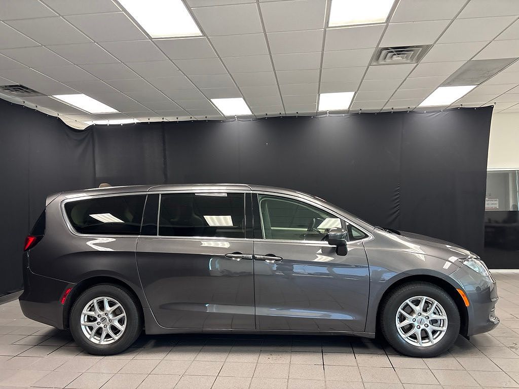 2023 Chrysler Voyager LX