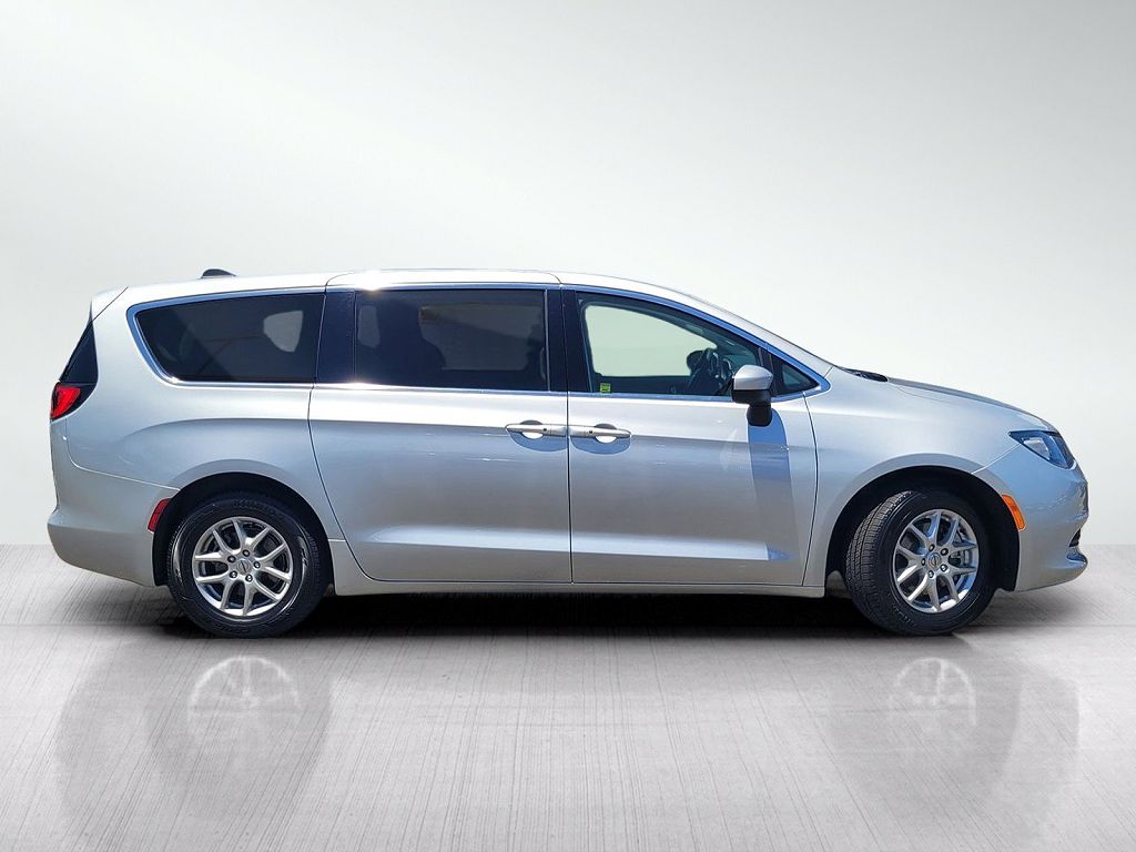 2023 Chrysler VOYAGER LX