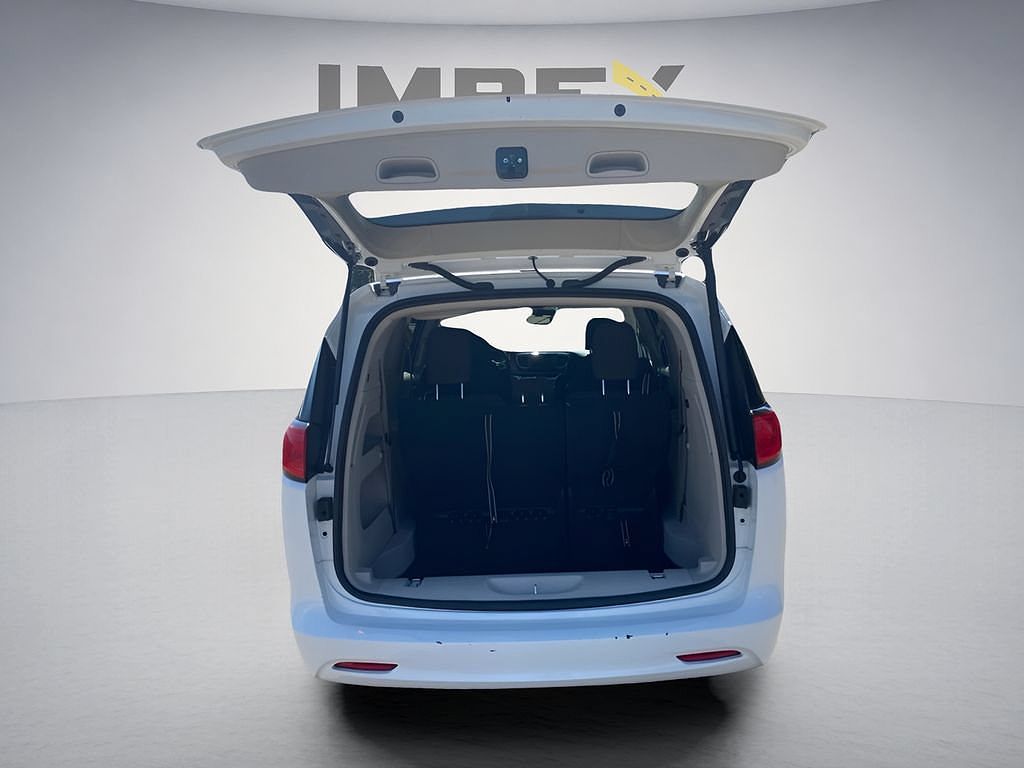 2023 Chrysler Voyager LX Fleet