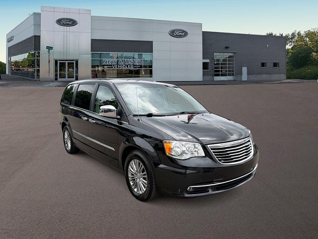 2016 Chrysler Town & Country Anniversary Edition
