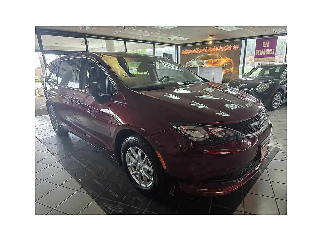 2021 Chrysler Voyager LX